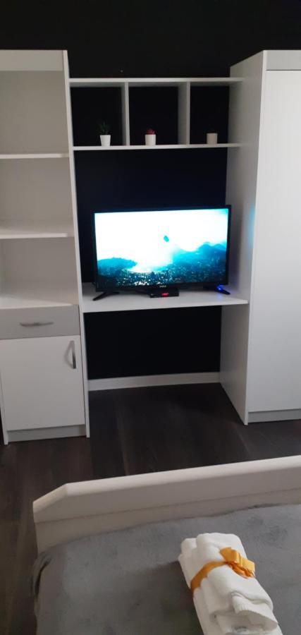 Apartman Mici Ni Exterior foto